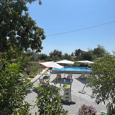 Sikelia Etna House בית נופש *